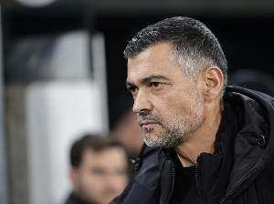 开云体育在线-足球市场：从雪茄庆祝到染红离场，为何孔塞桑比丰塞卡更失败