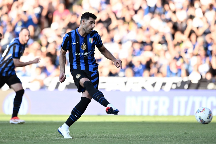 记者：埃因霍温有意租借引进国米前锋塔雷米，愿意负担大部分薪资