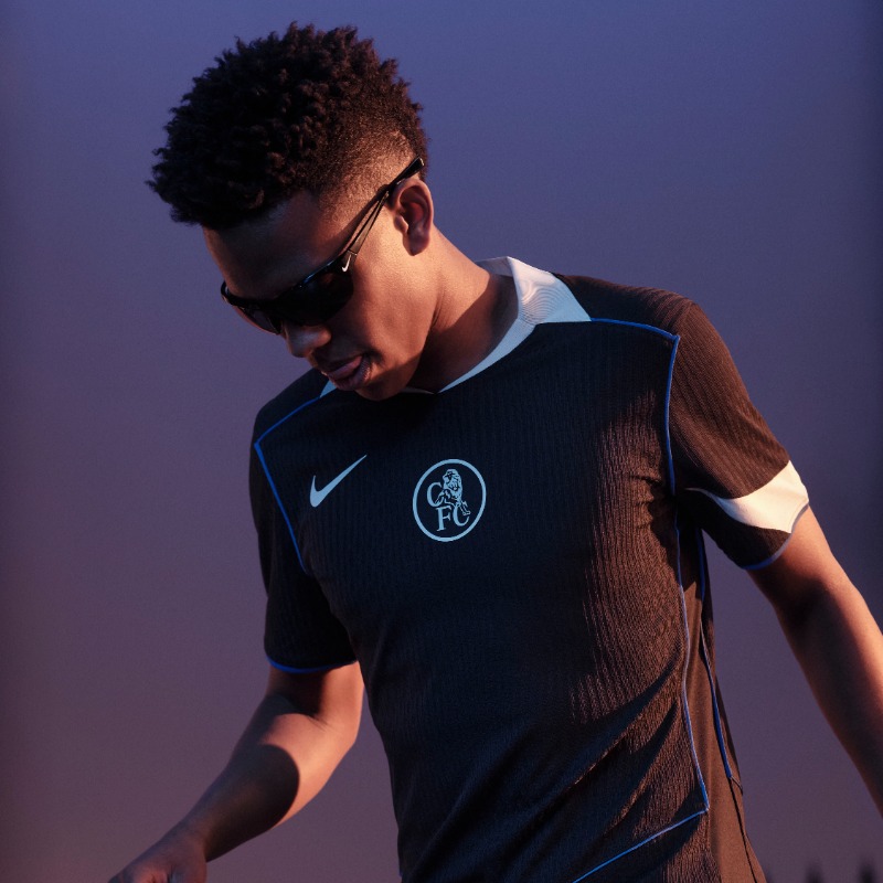 记者：切尔西将身穿黑色复古球衣出战西汉姆联