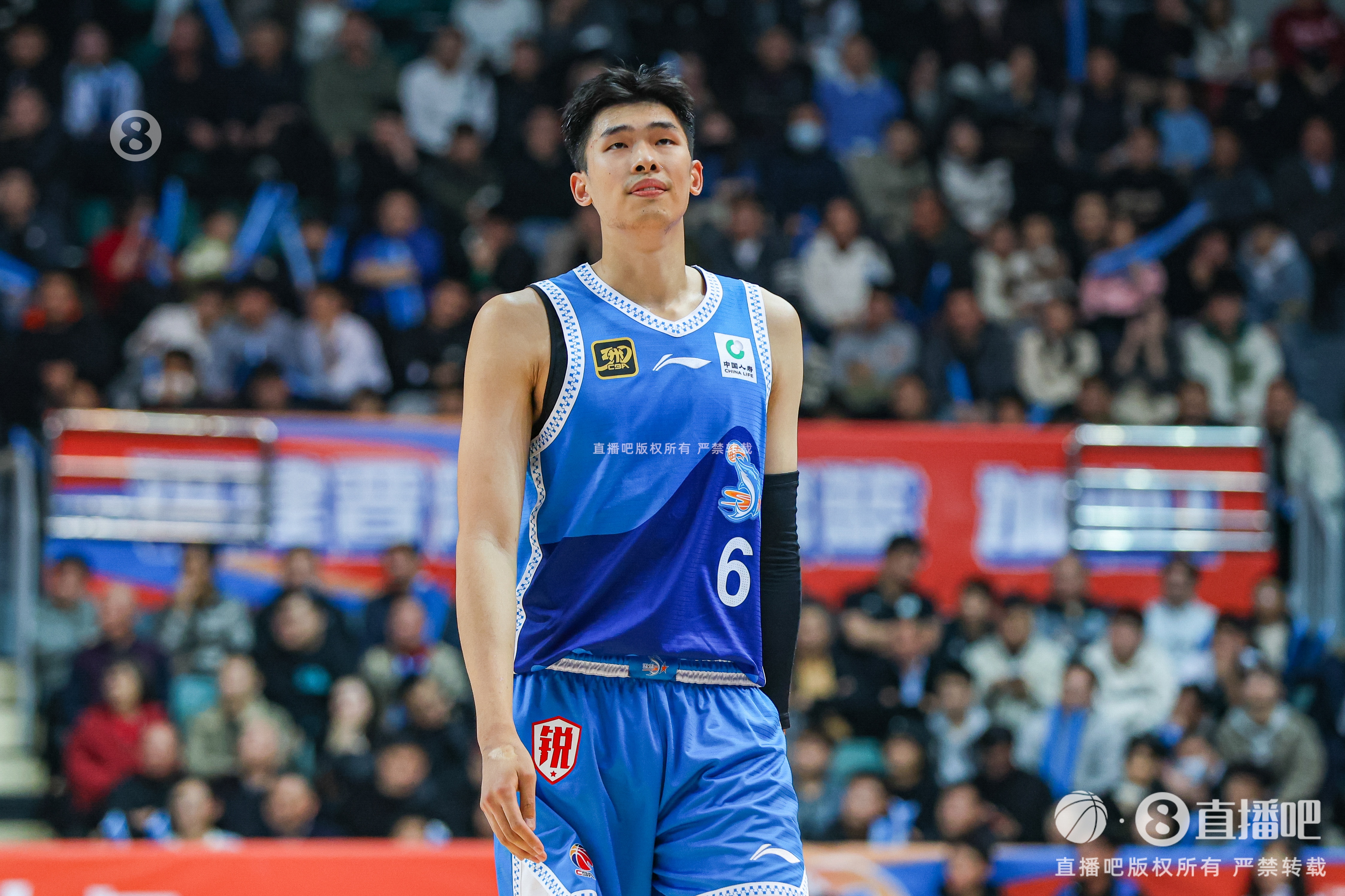 直播吧：福建与邹阳完成多年B类合同续约 希望他与杨曦皓成双子星