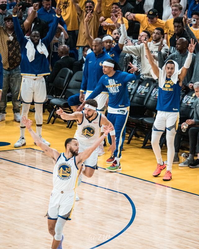 开云直播-【现场】等待三年 勇士与梦想已经越来越近