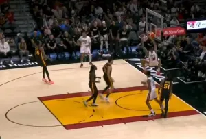 kaiyun体育-凯沙德-约翰逊双手暴扣连拿4分，热火次节领先老鹰16分